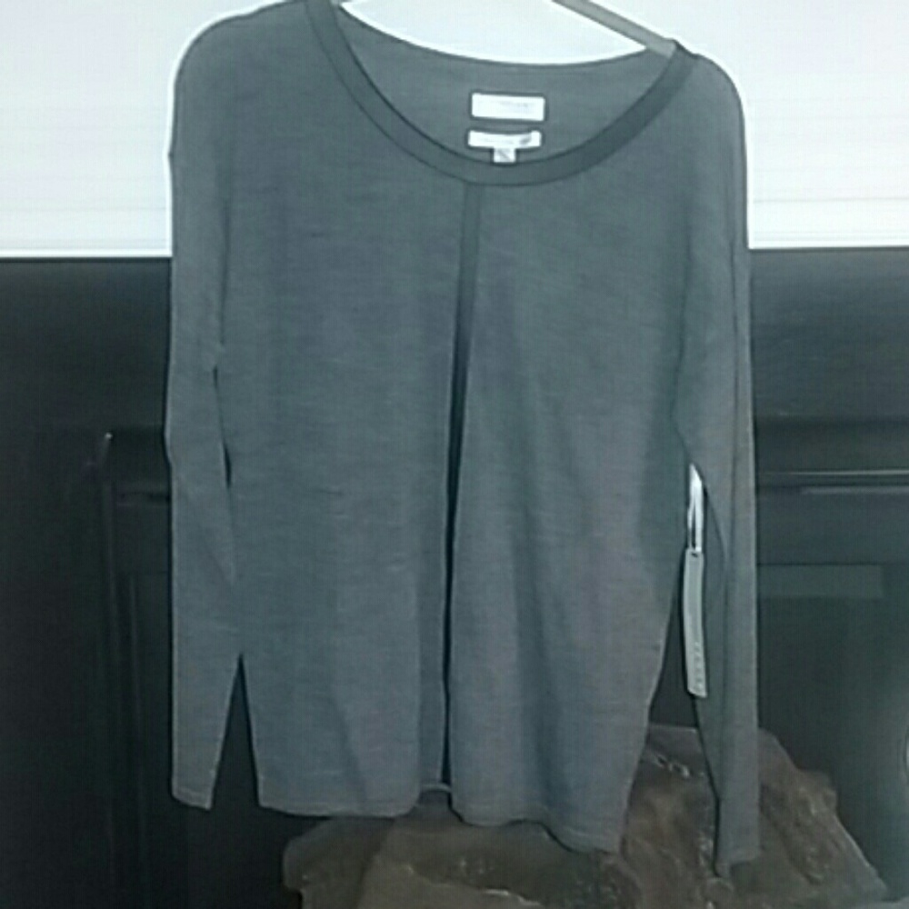 Soft grey and black accent top - Picture 1 of 3