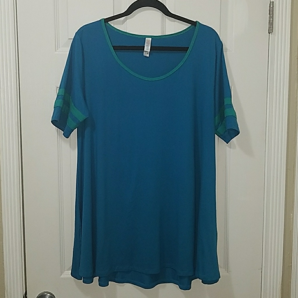 Almost new LuLaroe Perfect top