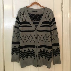 Comfy black and white yarn sweater