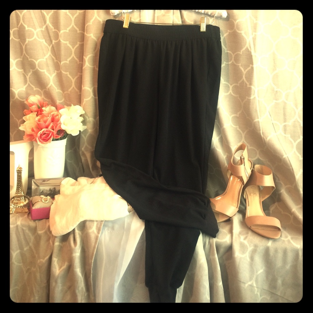 Ladies Alfanti work jogger pants.