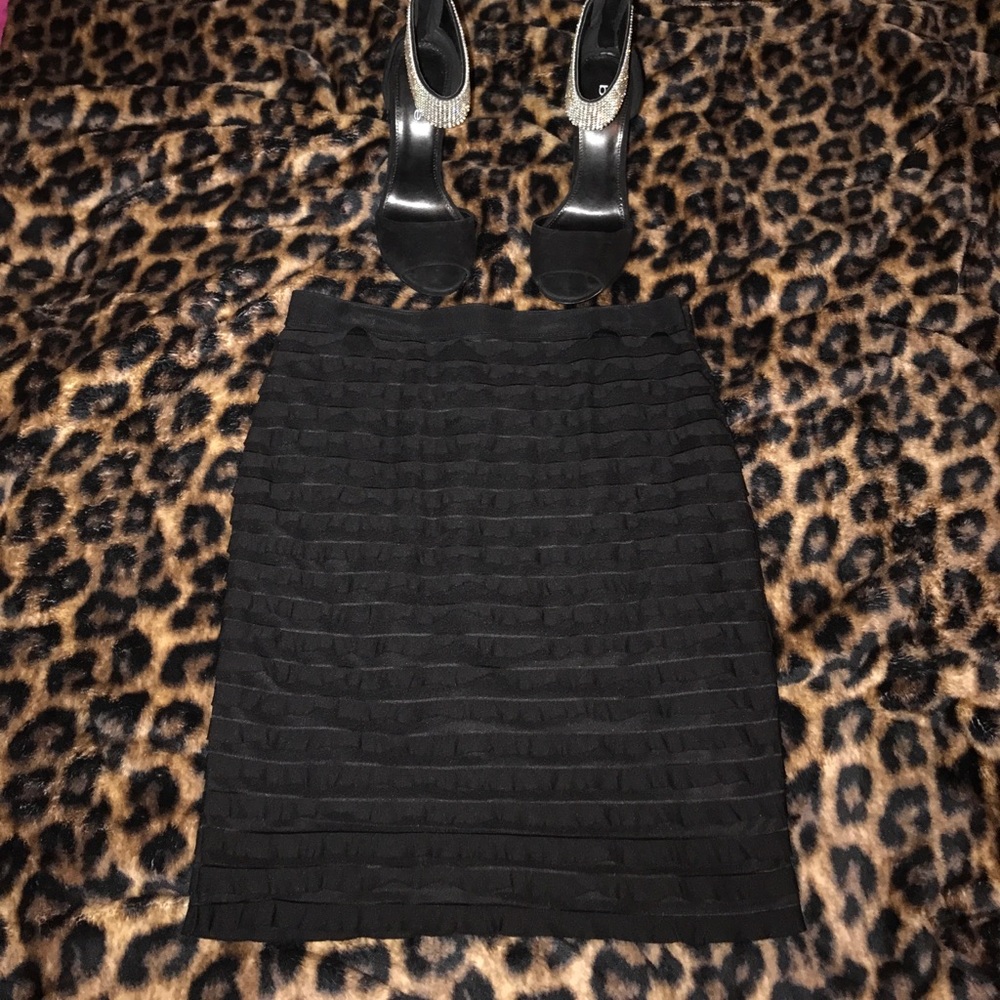 🔥Banana Republic black Ruffled Skirt Sz 4🔥