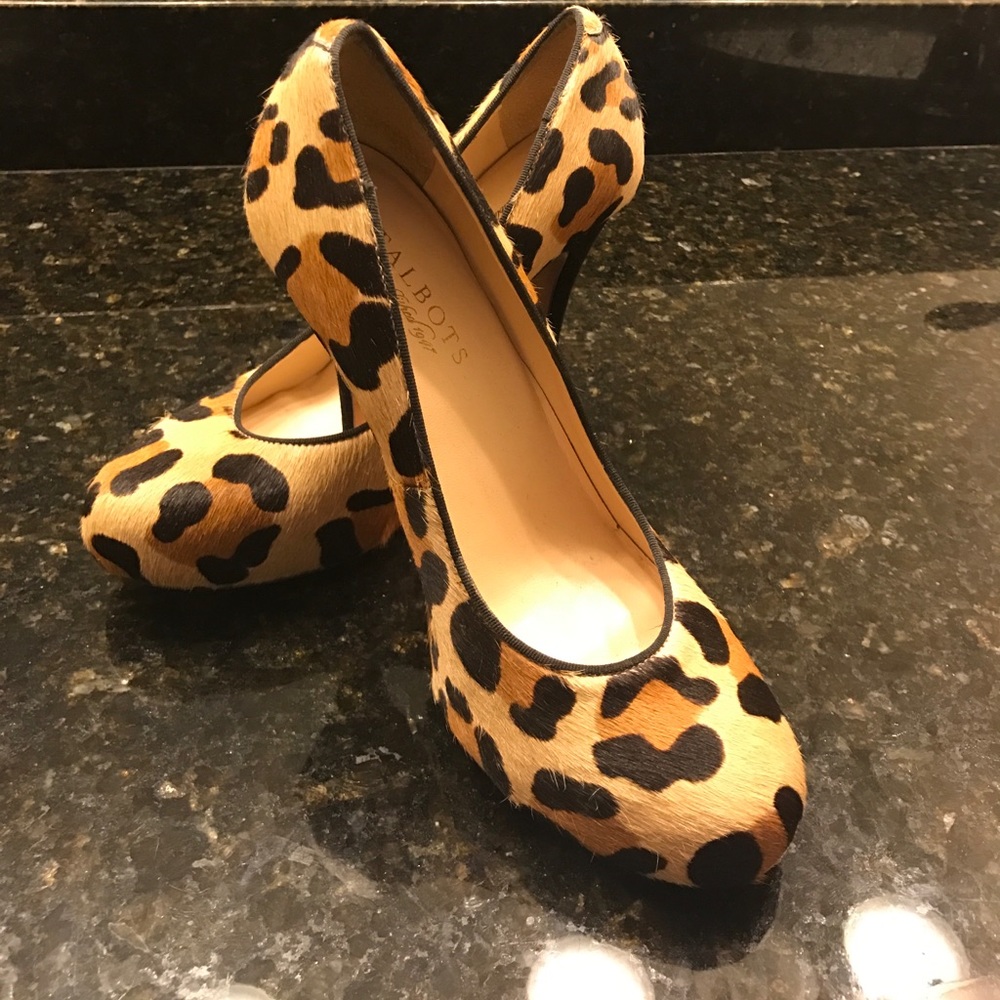 Leopard print pumps