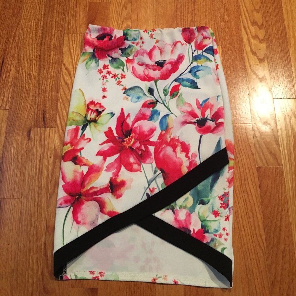 Floral skirt. HOST PICK!