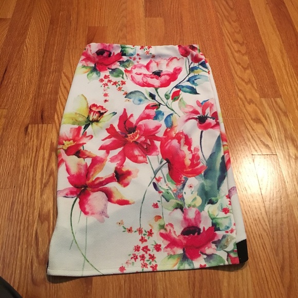 Floral skirt. HOST PICK! - Picture 3 of 3
