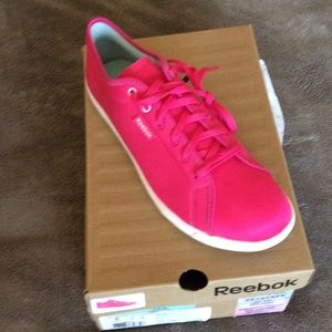 Reebok Skyscape Runaround Women's Walking Shoe