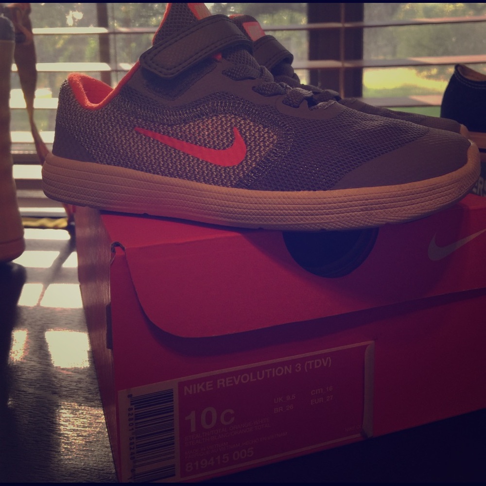 Boys Nike Revolution sneakers