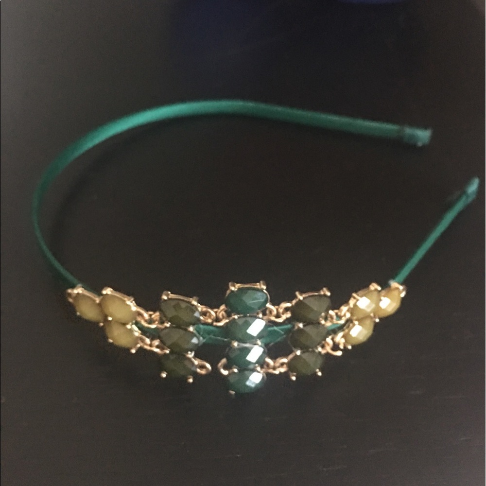 Green headband, perfect for a night out