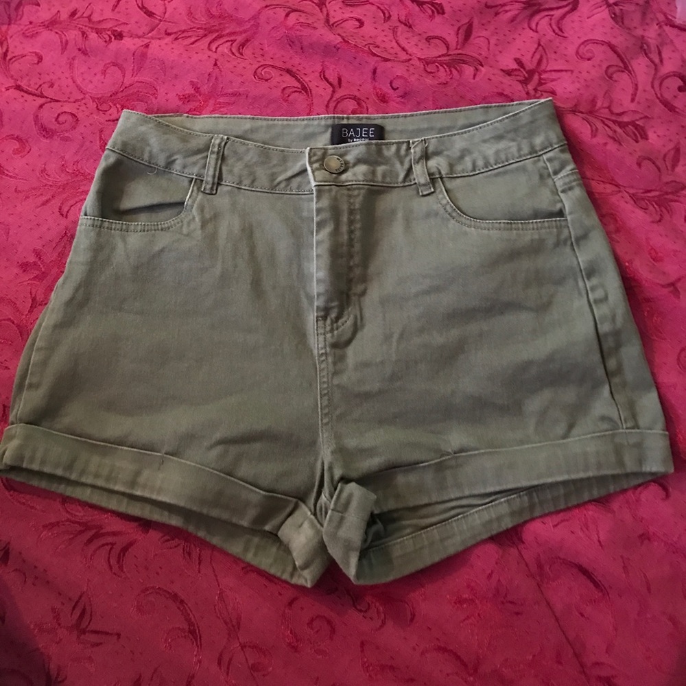 Cute olive green shorts almost brand new.