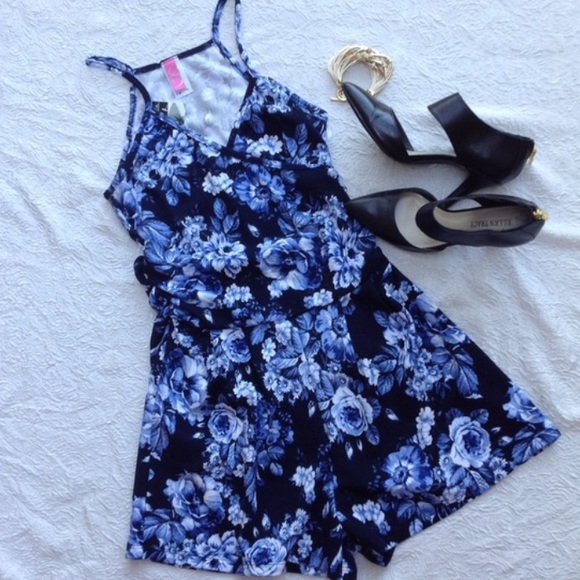 Forever 21 Pants - Floral romper