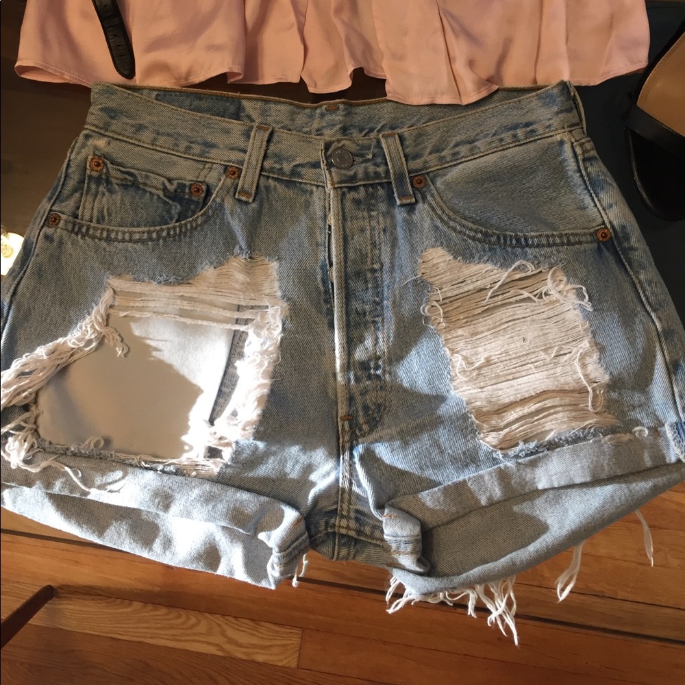 VINTAGE LEVI's Denim high waist distressed shorts