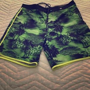 Men's Hurley Swim Shorts - Like New - 36