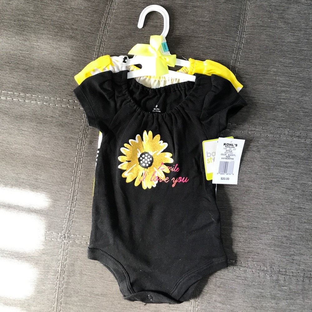 Sunflower onesie set--EXCELLENT CONDITION⭐️