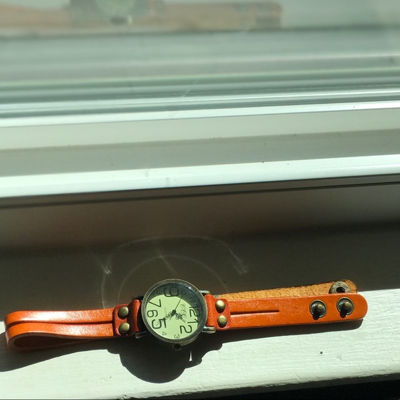 Watch - Picture 2 of 3