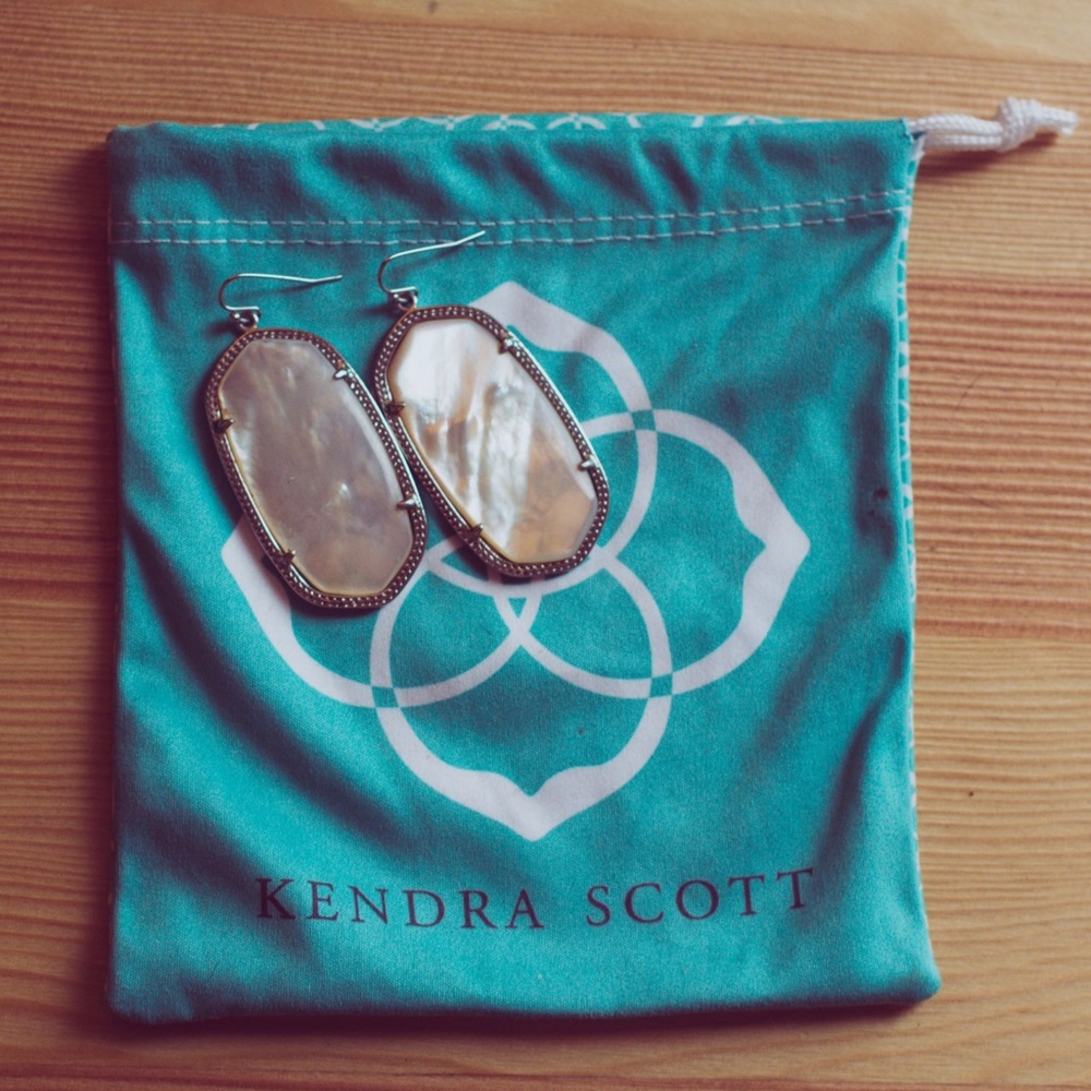 Danielle Silver Earrings in White Pearl