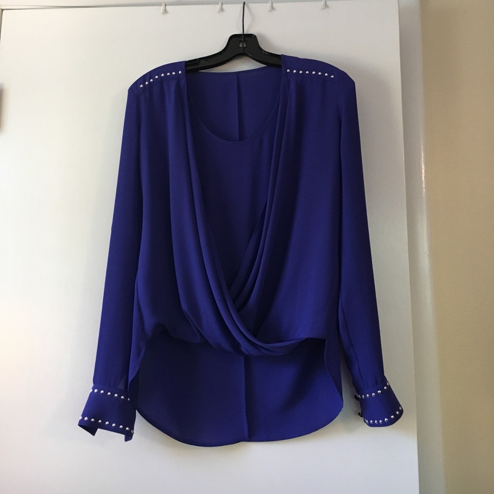 Cache blue top