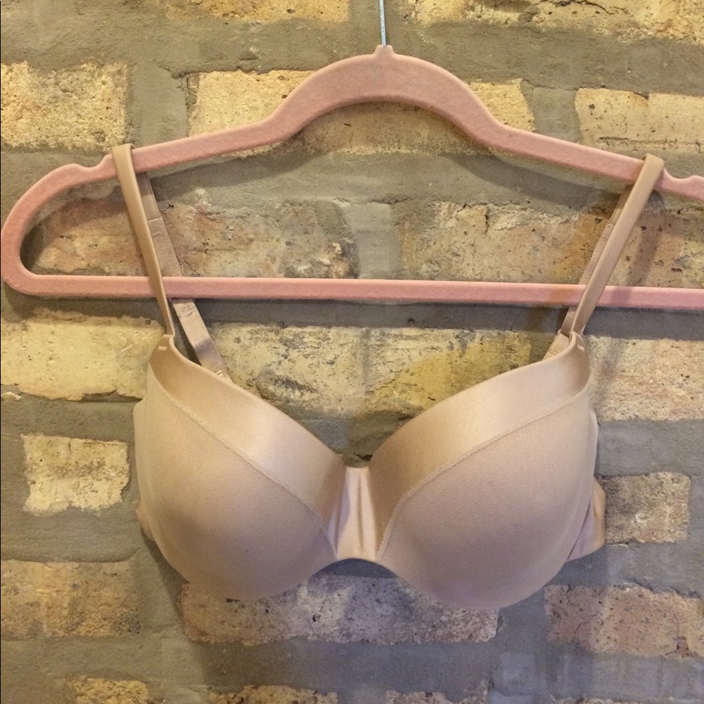 Chantelle size 34D bra.