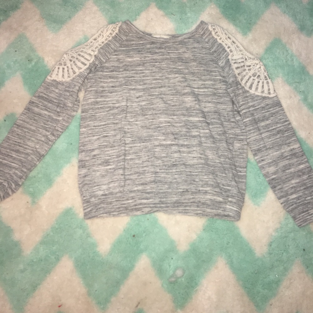 Open shoulder long sleeve top with lace accent