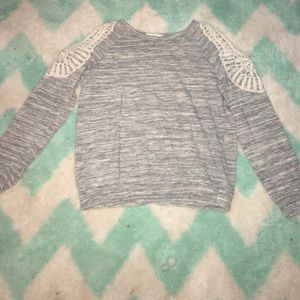 Open shoulder long sleeve top with lace accent