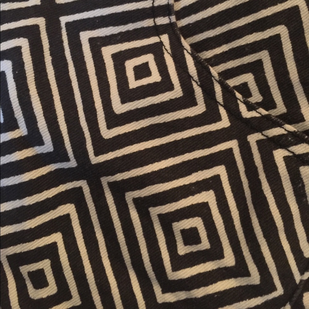 Patterned High Waisted Shorts - Picture 3 of 4