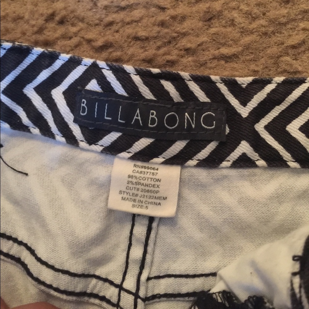 Patterned High Waisted Shorts - Picture 4 of 4