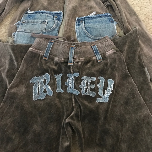 Riley Outfit - Picture 2 of 6