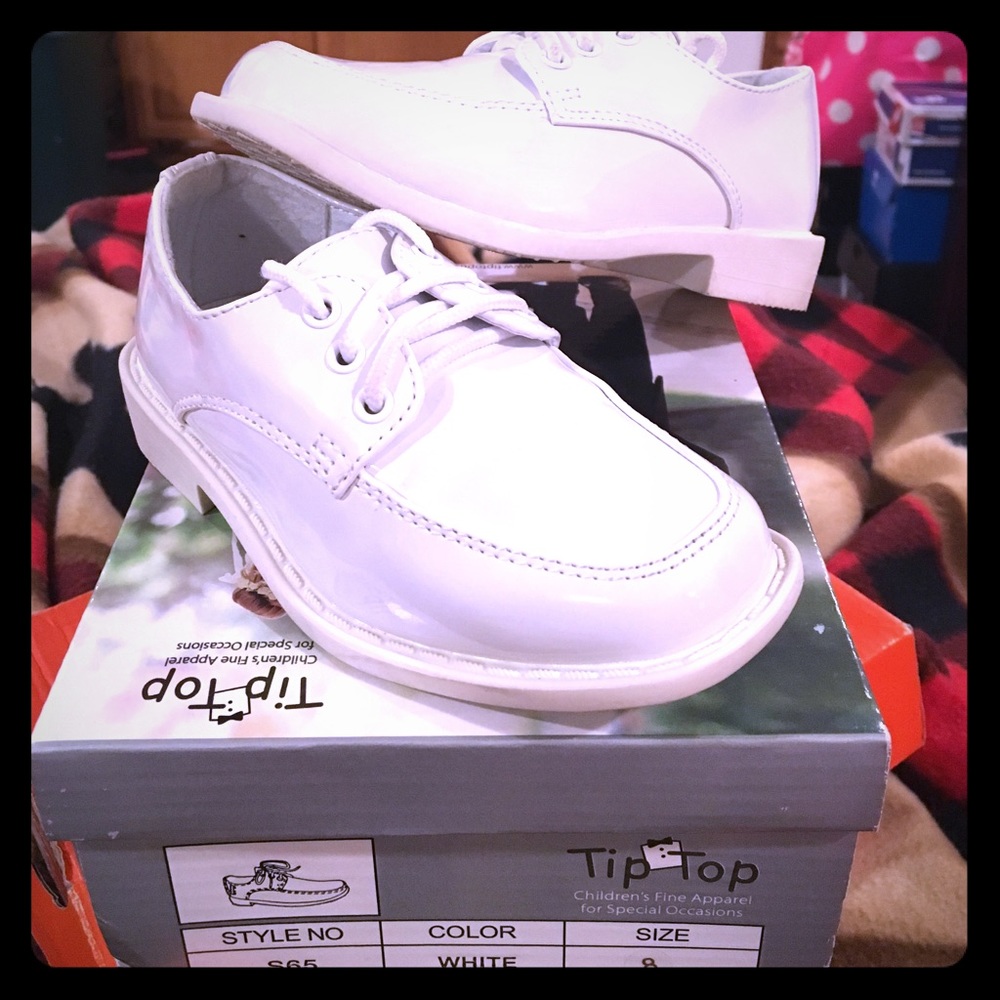 Like new all white dressy shoes for toddler boys !