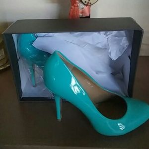 Mint pumps, new ITB, never worn.