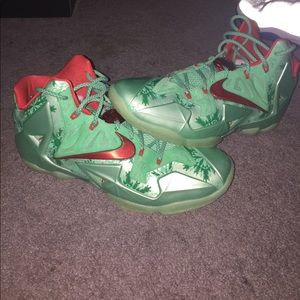 Lebron 11 Christmas