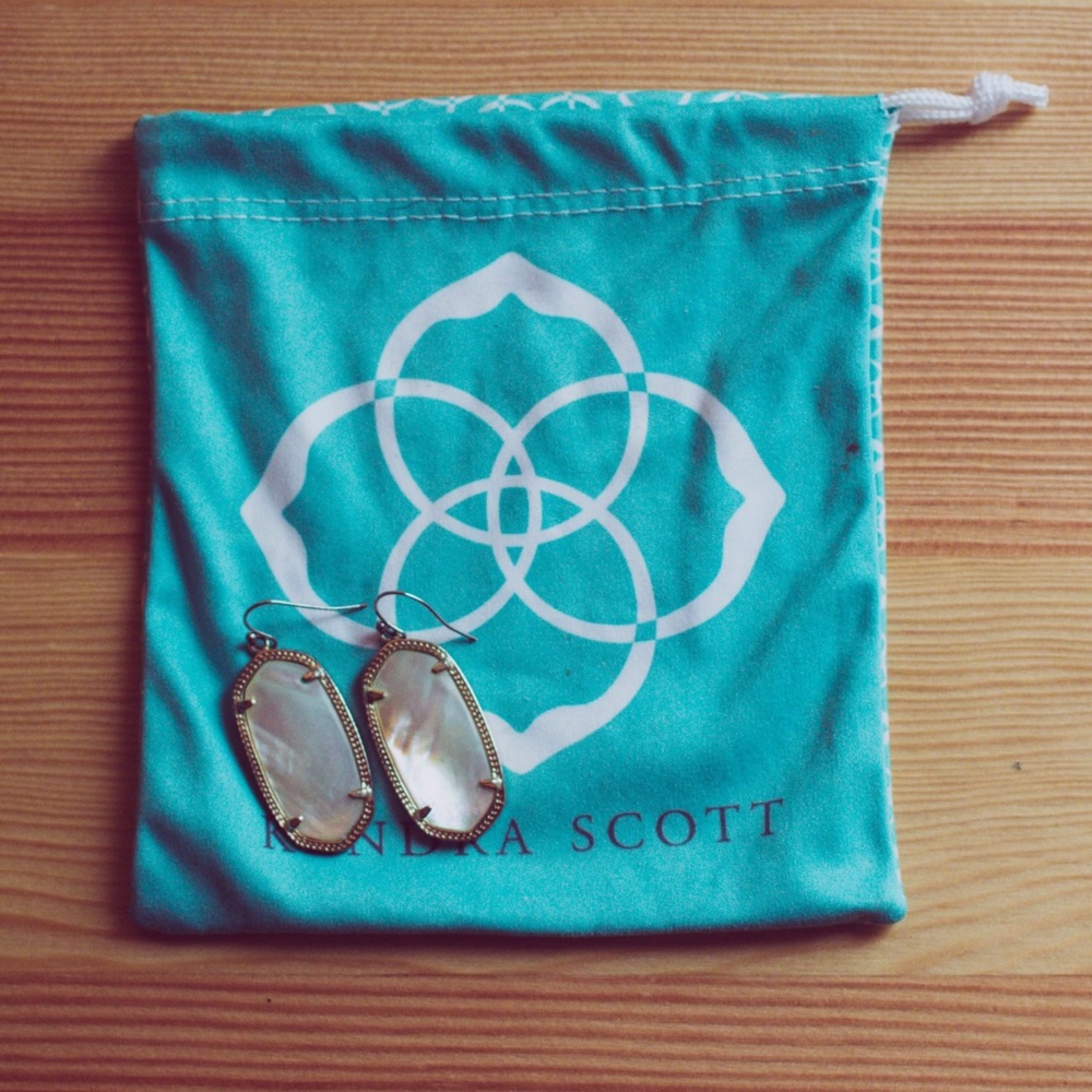 Elle Gold Earrings in Ivory Pearl