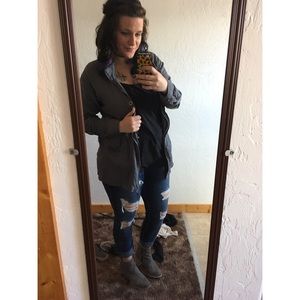 Meet your Posher, Caitlin