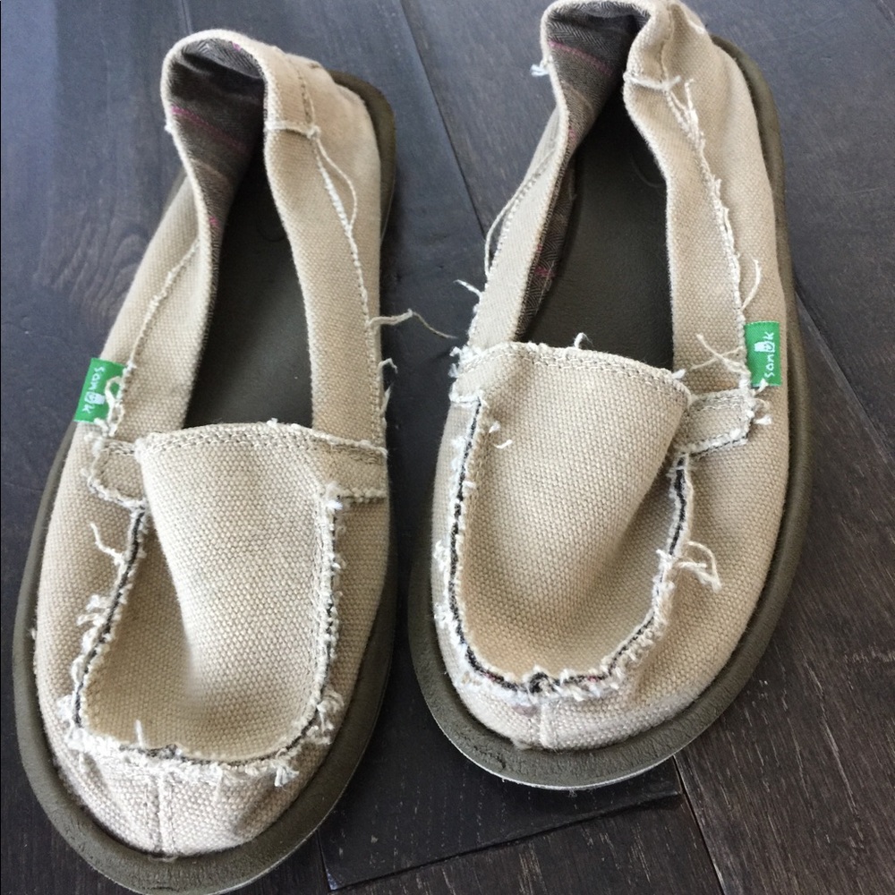 Sanuk tan loafers
