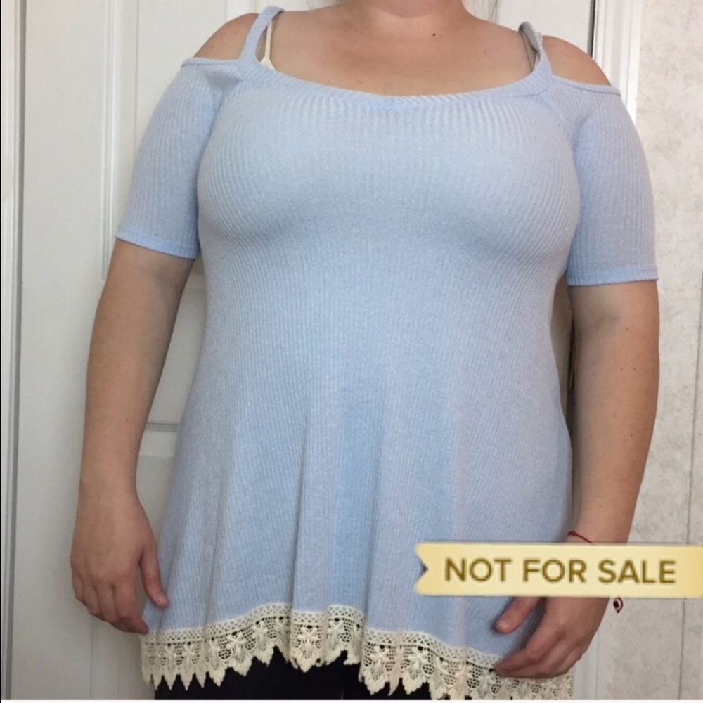 Blue knitted top