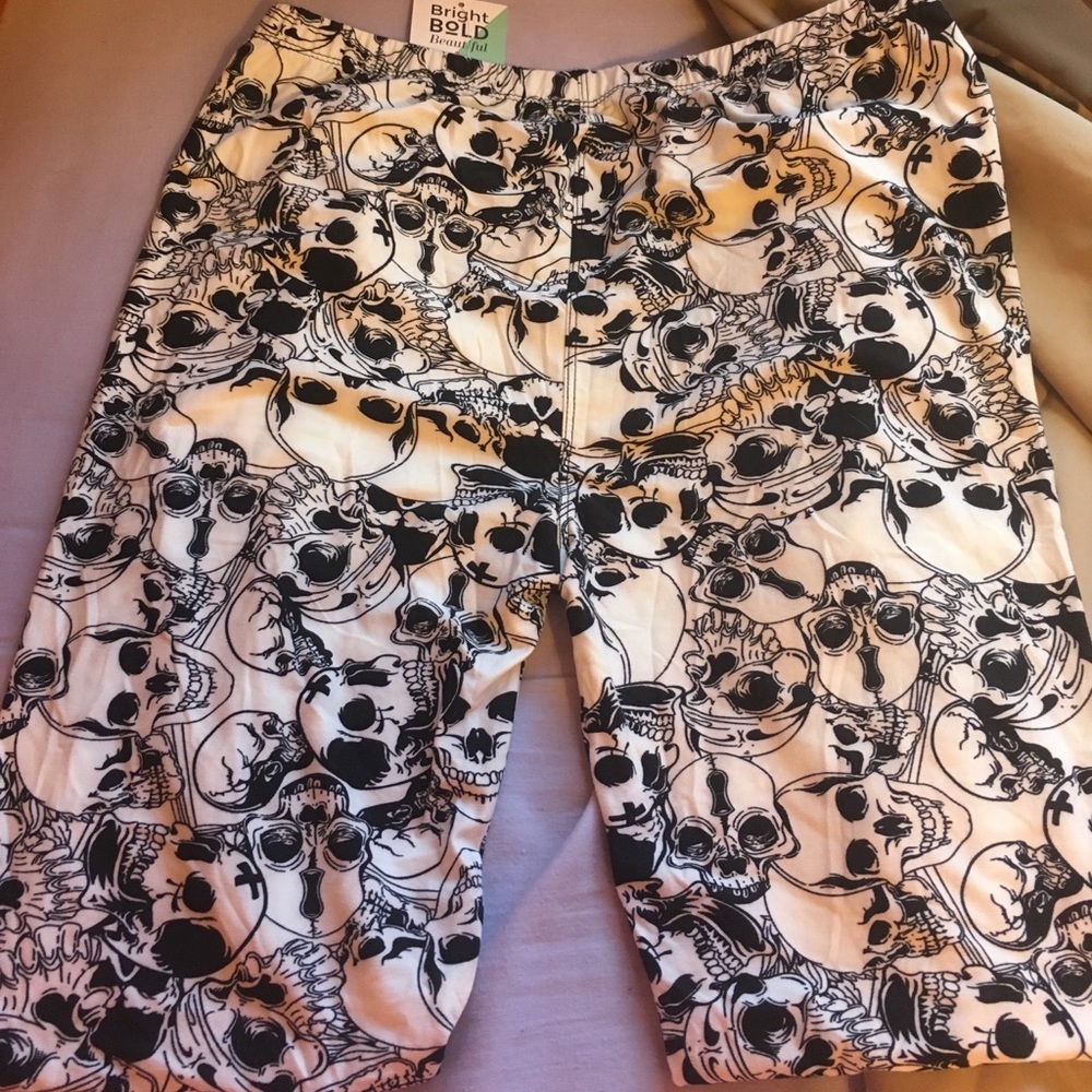 Honey and lace skull leggings