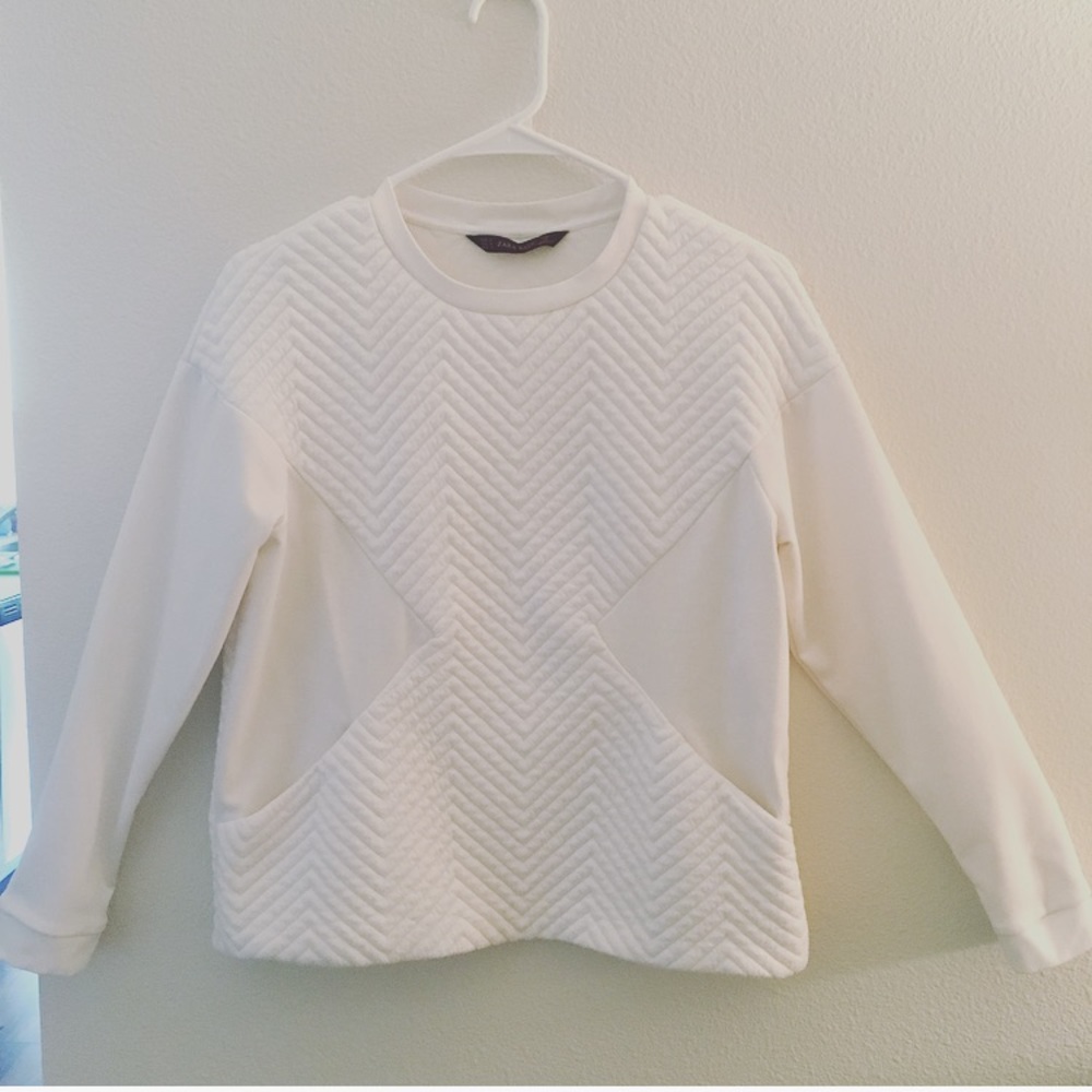 Zara white textured sweatshirt with pockets
