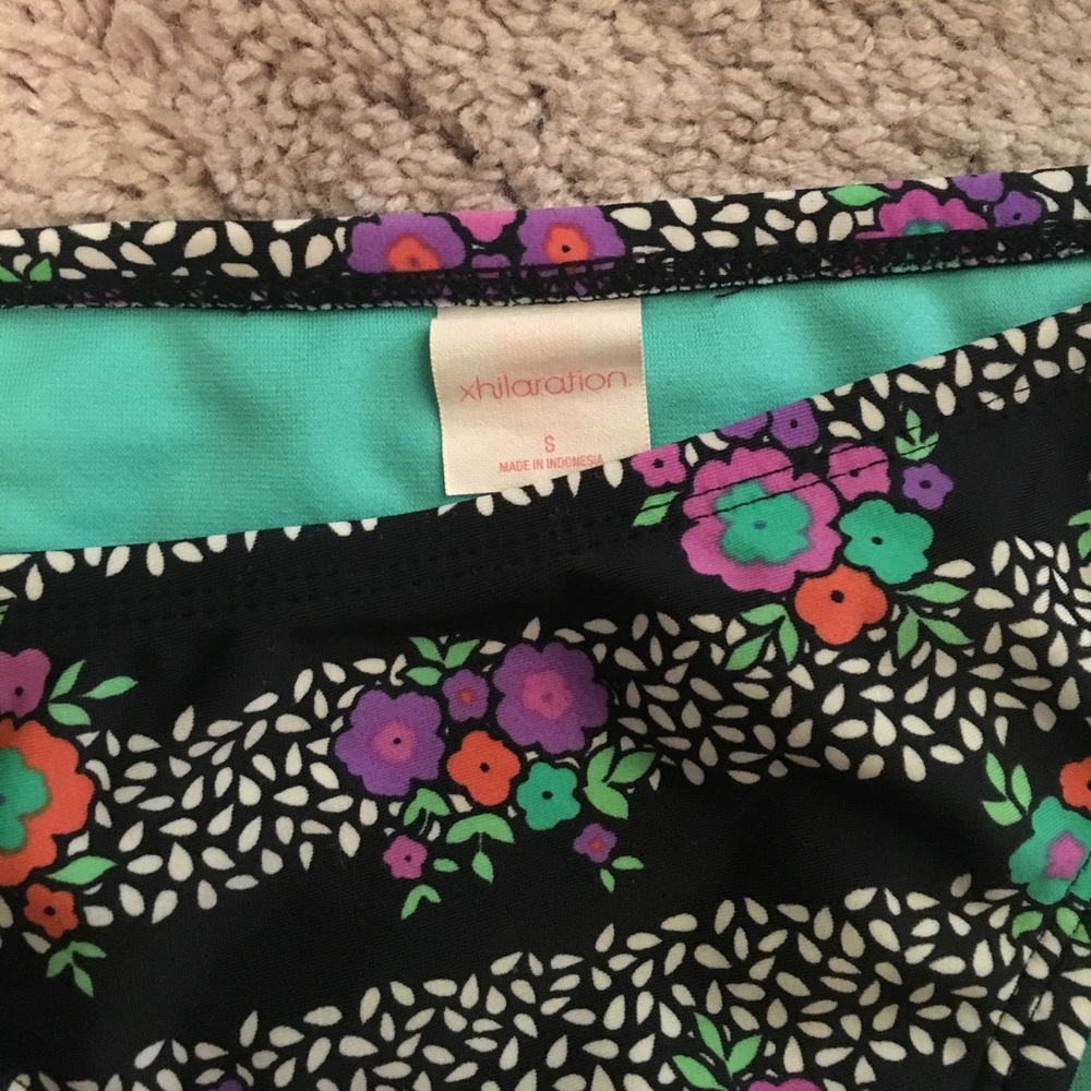 Bathing suit - Picture 2 of 4