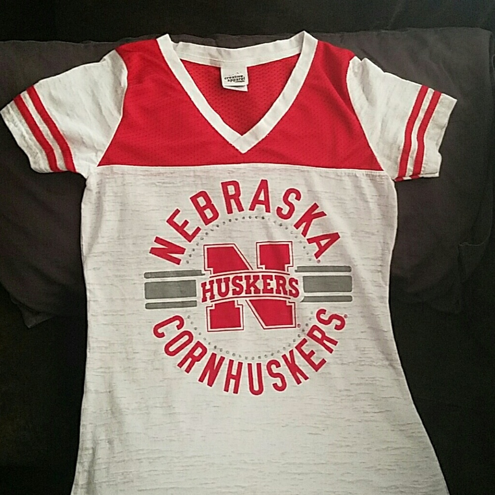 Husker tee