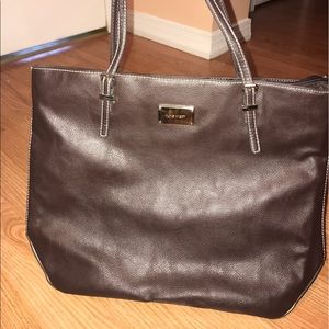 Brown leather Nine West tote.