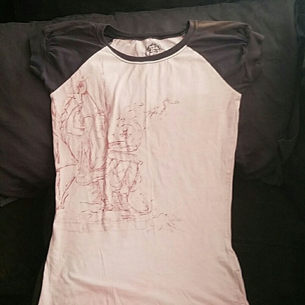 Buckle tee