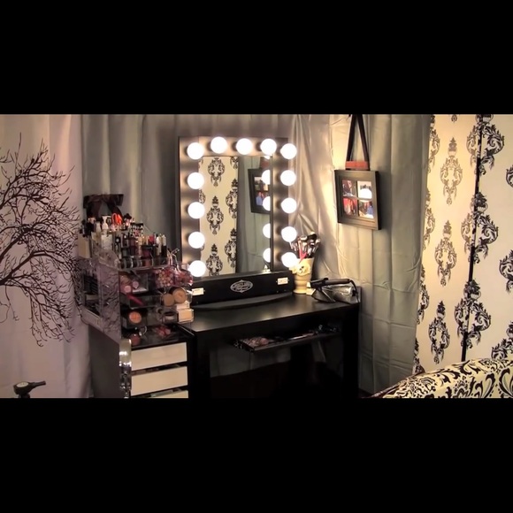 Make Up Vanity Mirror - Picture 3 of 3