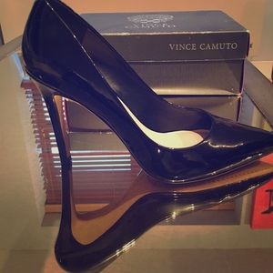 Vince camuto like new black patent leather heels