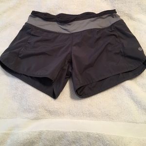 Gray groove short size 6