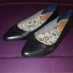 Dr. Scholl's Really Leather Black Flats NWOT
