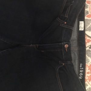 Gap, curvy skinny jeans! Excellent condition!