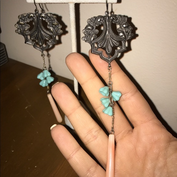 Long drop earrings - Picture 2 of 3