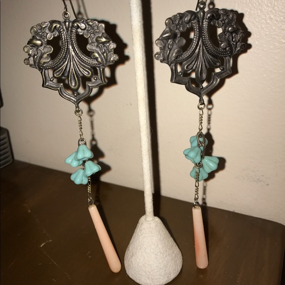 Long drop earrings - Picture 3 of 3