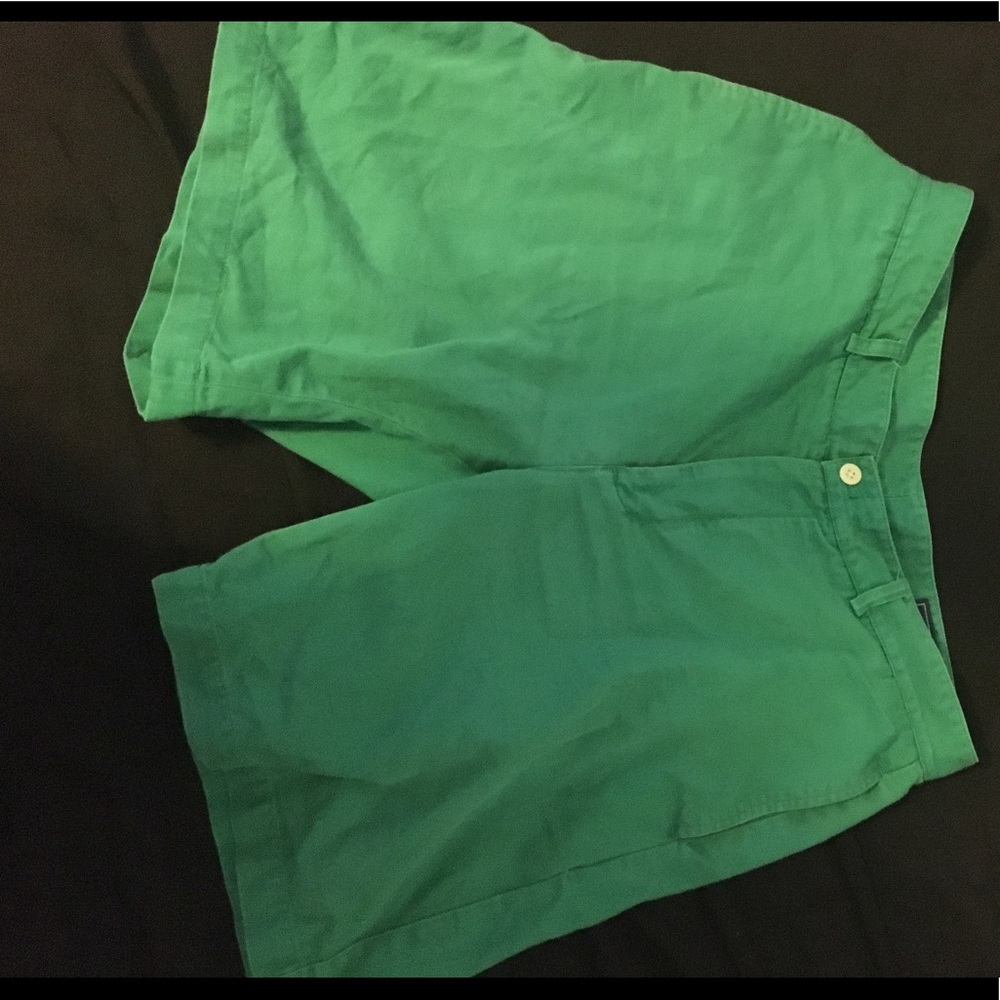 Vineyard Vines shorts size 33