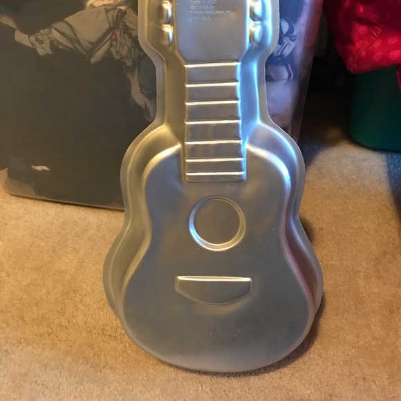 2000 Cake Pan from Wilton 2017