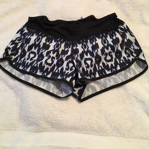 Lululemon speed short size 6