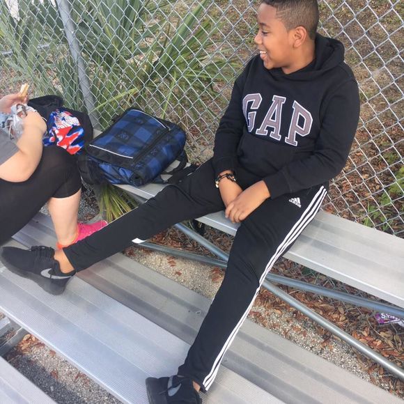 Meet your Posher, Carlos - Picture 1 of 1