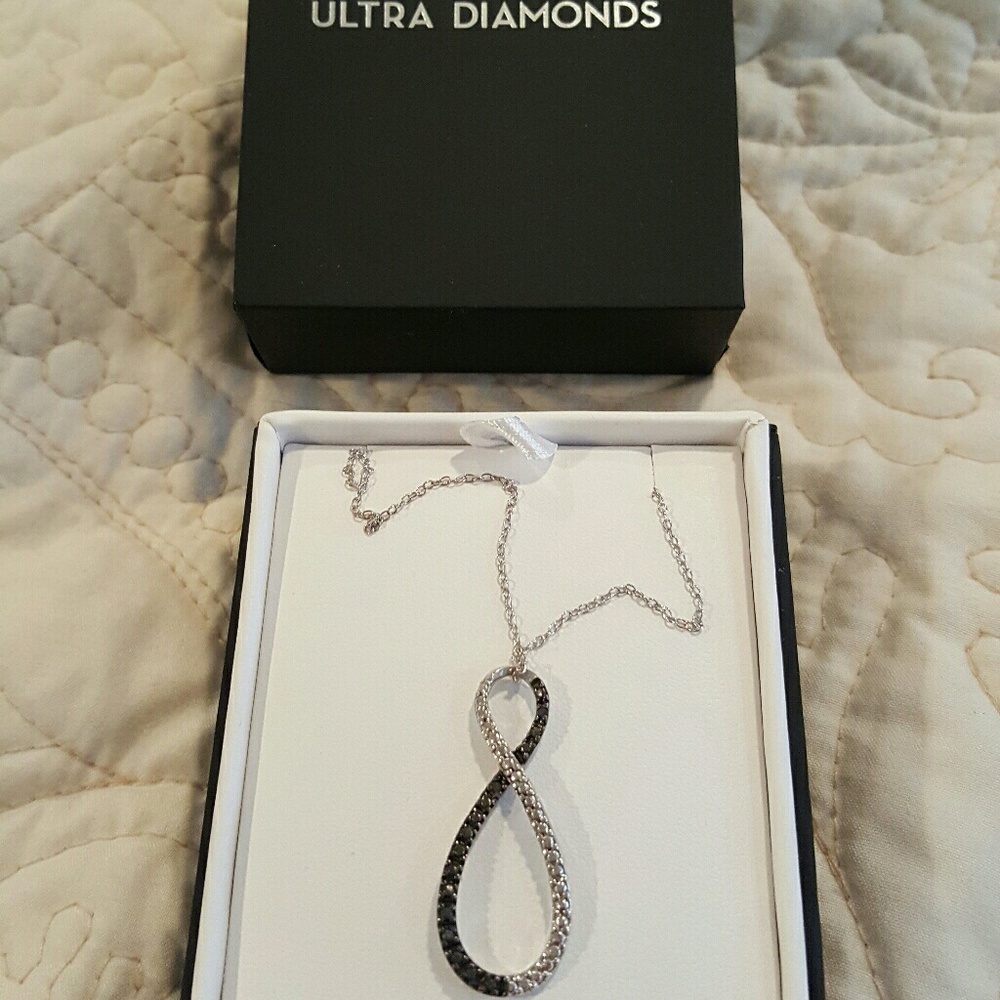 Black and white infinity necklace